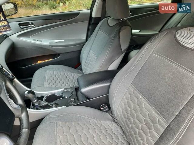 Чорний Хендай Соната, об'ємом двигуна 2.4 л та пробігом 185 тис. км за 8999 $, фото 15 на Automoto.ua
