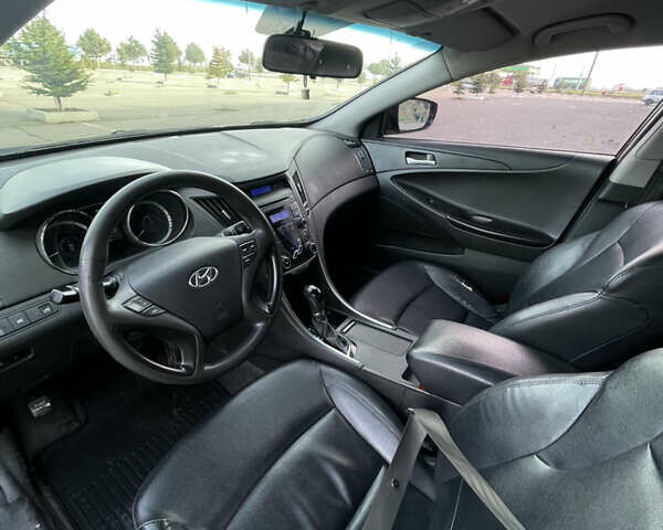 Черный Хендай Соната, объемом двигателя 2 л и пробегом 200 тыс. км за 6800 $, фото 13 на Automoto.ua