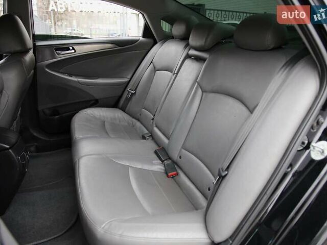 Черный Хендай Соната, объемом двигателя 2.36 л и пробегом 196 тыс. км за 9800 $, фото 7 на Automoto.ua