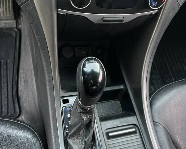 Черный Хендай Соната, объемом двигателя 2 л и пробегом 200 тыс. км за 6800 $, фото 15 на Automoto.ua