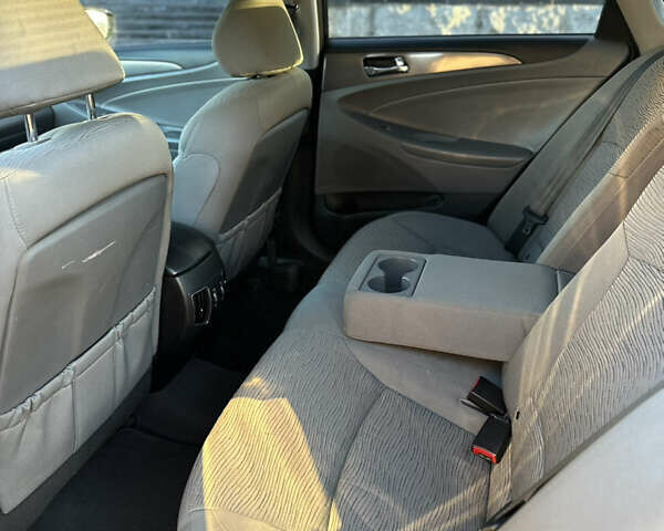 Черный Хендай Соната, объемом двигателя 2.36 л и пробегом 243 тыс. км за 8500 $, фото 18 на Automoto.ua