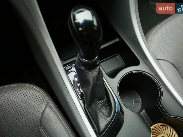 Черный Хендай Соната, объемом двигателя 2.36 л и пробегом 196 тыс. км за 9800 $, фото 18 на Automoto.ua