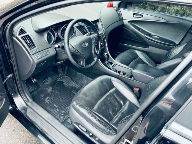 Черный Хендай Соната, объемом двигателя 2 л и пробегом 251 тыс. км за 7300 $, фото 9 на Automoto.ua