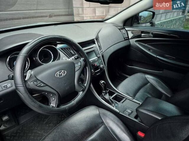 Чорний Хендай Соната, об'ємом двигуна 2.36 л та пробігом 242 тис. км за 9700 $, фото 8 на Automoto.ua