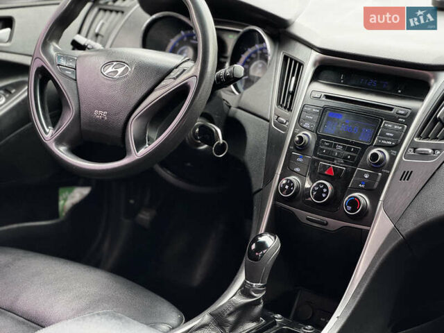 Чорний Хендай Соната, об'ємом двигуна 2 л та пробігом 346 тис. км за 7350 $, фото 8 на Automoto.ua