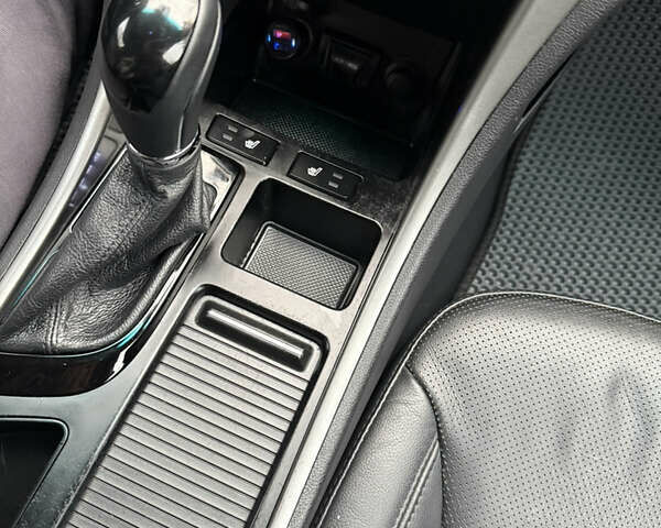 Чорний Хендай Соната, об'ємом двигуна 2 л та пробігом 224 тис. км за 10999 $, фото 16 на Automoto.ua