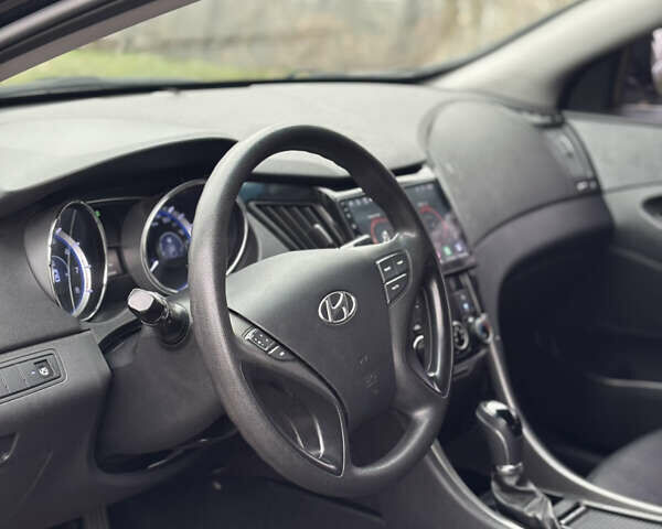 Черный Хендай Соната, объемом двигателя 2 л и пробегом 340 тыс. км за 6900 $, фото 13 на Automoto.ua