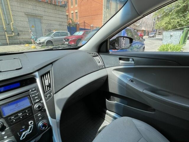 Чорний Хендай Соната, об'ємом двигуна 2.4 л та пробігом 140 тис. км за 9500 $, фото 10 на Automoto.ua