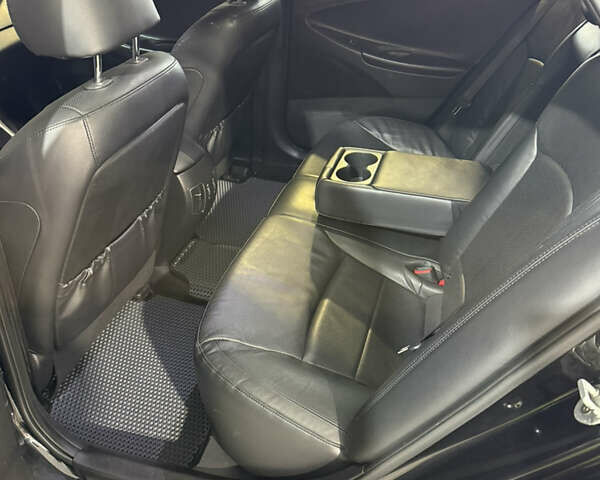 Чорний Хендай Соната, об'ємом двигуна 2 л та пробігом 224 тис. км за 10999 $, фото 2 на Automoto.ua