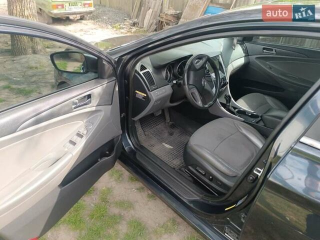 Черный Хендай Соната, объемом двигателя 2.36 л и пробегом 250 тыс. км за 8000 $, фото 6 на Automoto.ua