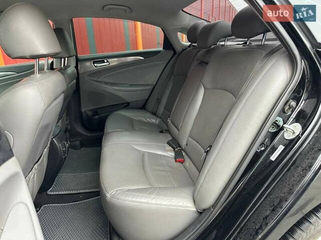 Черный Хендай Соната, объемом двигателя 2.36 л и пробегом 140 тыс. км за 10990 $, фото 9 на Automoto.ua