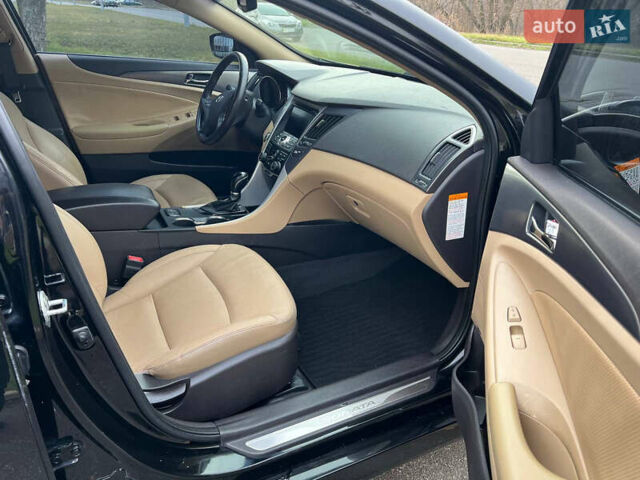 Чорний Хендай Соната, об'ємом двигуна 2.36 л та пробігом 245 тис. км за 9300 $, фото 17 на Automoto.ua