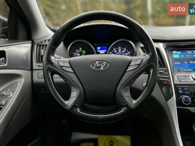 Черный Хендай Соната, объемом двигателя 2.36 л и пробегом 137 тыс. км за 10750 $, фото 12 на Automoto.ua