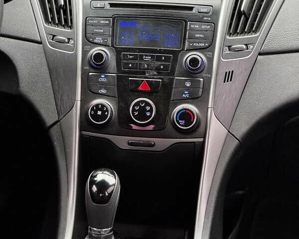 Чорний Хендай Соната, об'ємом двигуна 2 л та пробігом 346 тис. км за 7350 $, фото 11 на Automoto.ua