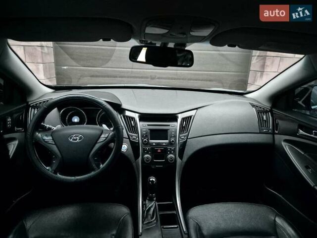Чорний Хендай Соната, об'ємом двигуна 2.36 л та пробігом 242 тис. км за 9700 $, фото 9 на Automoto.ua