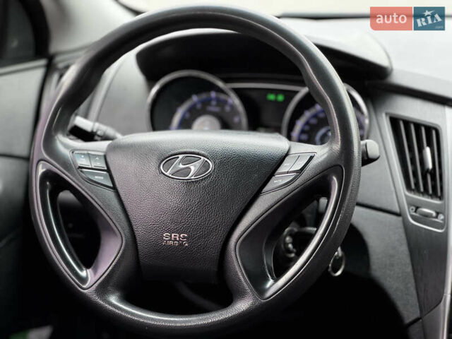 Чорний Хендай Соната, об'ємом двигуна 2 л та пробігом 346 тис. км за 7350 $, фото 12 на Automoto.ua