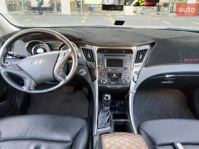 Чорний Хендай Соната, об'ємом двигуна 2 л та пробігом 172 тис. км за 9000 $, фото 8 на Automoto.ua