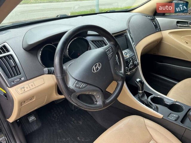 Чорний Хендай Соната, об'ємом двигуна 2.36 л та пробігом 245 тис. км за 9300 $, фото 12 на Automoto.ua