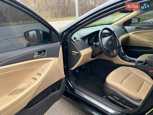 Чорний Хендай Соната, об'ємом двигуна 2.36 л та пробігом 245 тис. км за 9300 $, фото 10 на Automoto.ua