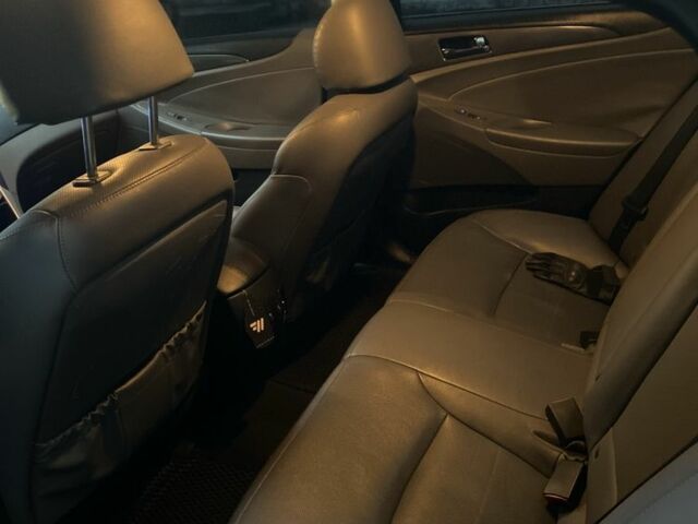 Чорний Хендай Соната, об'ємом двигуна 2.4 л та пробігом 300 тис. км за 5550 $, фото 3 на Automoto.ua