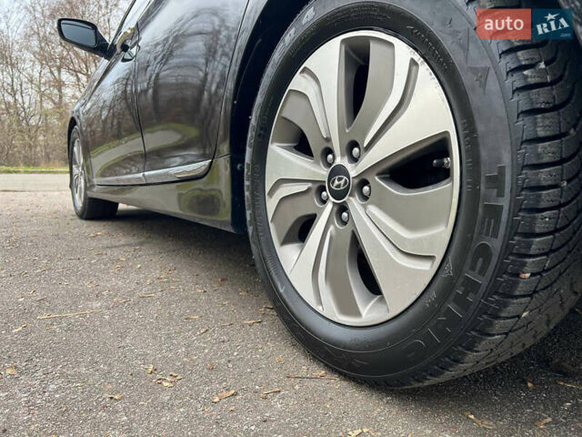 Чорний Хендай Соната, об'ємом двигуна 2.36 л та пробігом 245 тис. км за 9300 $, фото 6 на Automoto.ua