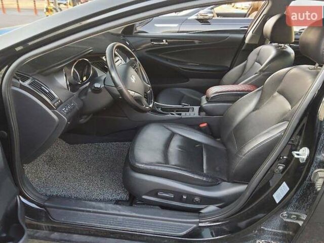 Чорний Хендай Соната, об'ємом двигуна 2 л та пробігом 172 тис. км за 9000 $, фото 6 на Automoto.ua