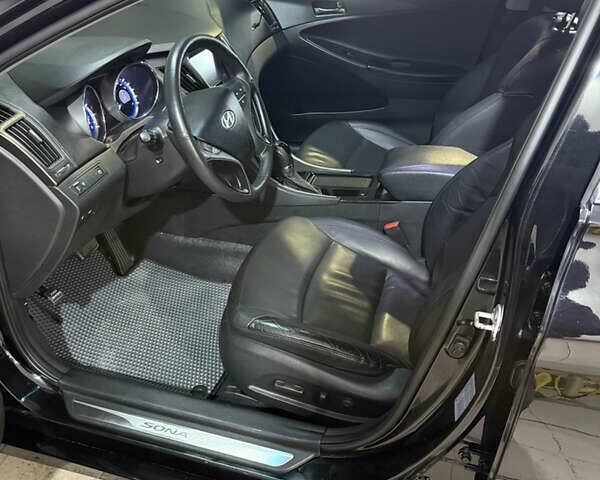 Чорний Хендай Соната, об'ємом двигуна 2 л та пробігом 224 тис. км за 10999 $, фото 1 на Automoto.ua