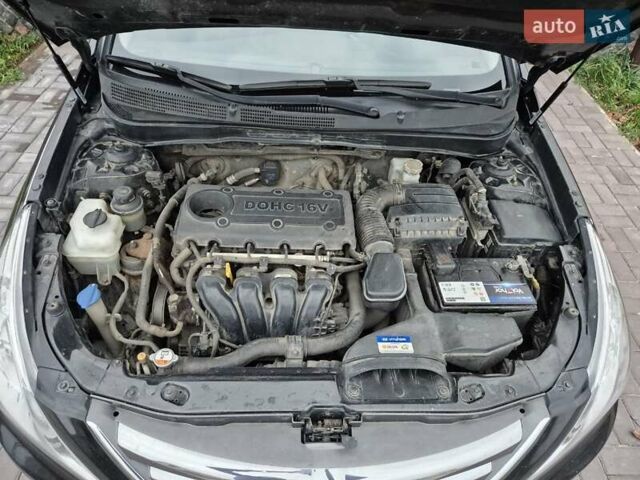 Чорний Хендай Соната, об'ємом двигуна 2.36 л та пробігом 242 тис. км за 9700 $, фото 15 на Automoto.ua