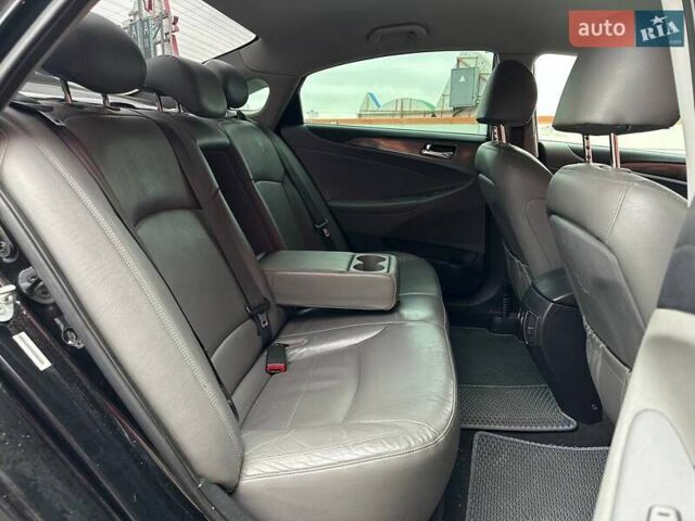 Черный Хендай Соната, объемом двигателя 2.36 л и пробегом 140 тыс. км за 10990 $, фото 10 на Automoto.ua