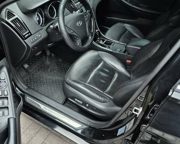 Чорний Хендай Соната, об'ємом двигуна 2.36 л та пробігом 242 тис. км за 9700 $, фото 10 на Automoto.ua
