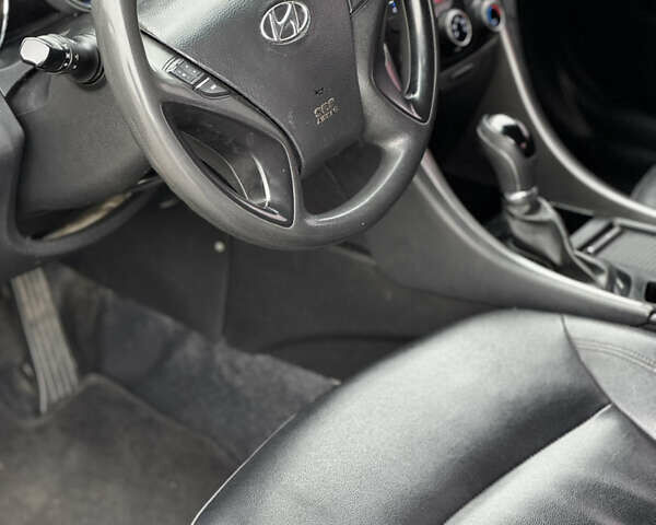 Чорний Хендай Соната, об'ємом двигуна 2 л та пробігом 346 тис. км за 7350 $, фото 13 на Automoto.ua