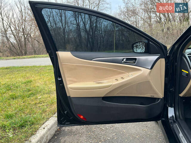 Чорний Хендай Соната, об'ємом двигуна 2.36 л та пробігом 245 тис. км за 9300 $, фото 9 на Automoto.ua