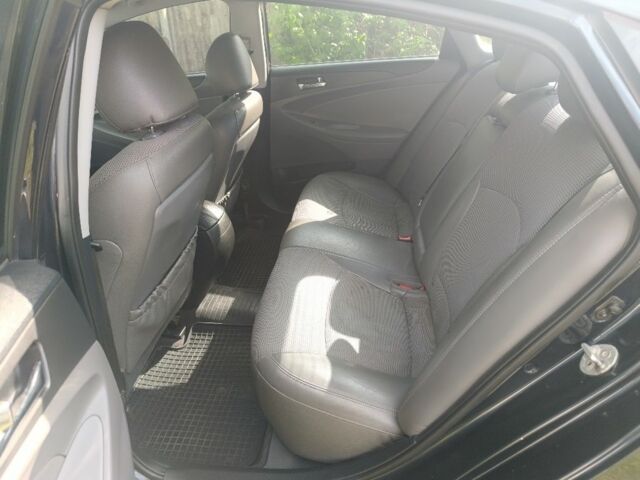 Черный Хендай Соната, объемом двигателя 2.4 л и пробегом 160 тыс. км за 8500 $, фото 6 на Automoto.ua