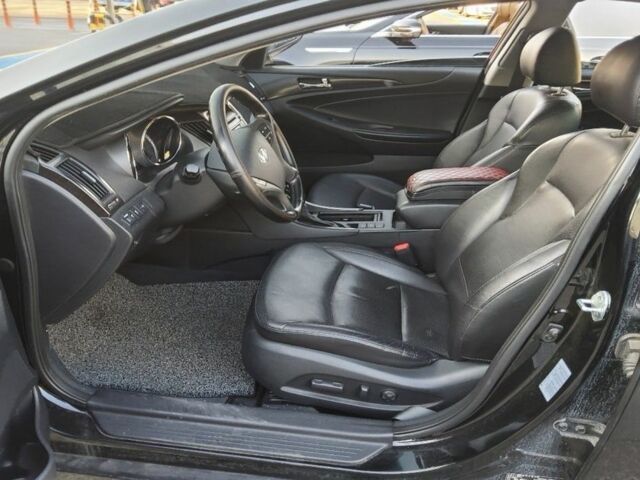 Чорний Хендай Соната, об'ємом двигуна 2 л та пробігом 170 тис. км за 9000 $, фото 7 на Automoto.ua