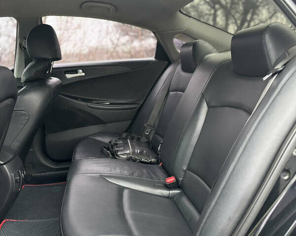 Черный Хендай Соната, объемом двигателя 2 л и пробегом 340 тыс. км за 6900 $, фото 12 на Automoto.ua