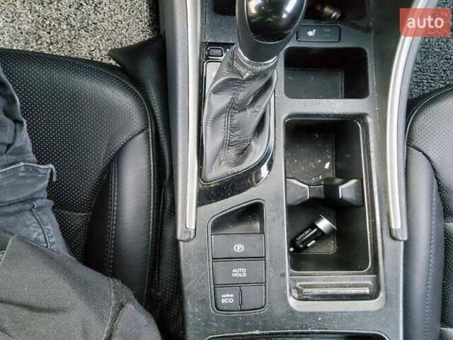 Чорний Хендай Соната, об'ємом двигуна 2 л та пробігом 172 тис. км за 9000 $, фото 9 на Automoto.ua