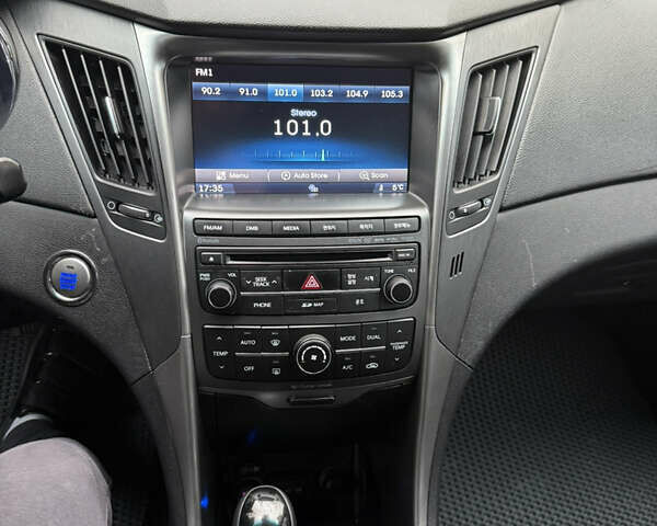 Чорний Хендай Соната, об'ємом двигуна 2 л та пробігом 224 тис. км за 10999 $, фото 14 на Automoto.ua