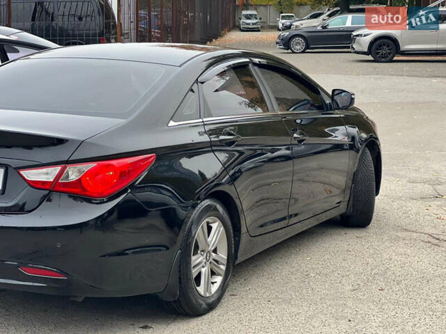 Черный Хендай Соната, объемом двигателя 2 л и пробегом 340 тыс. км за 6500 $, фото 3 на Automoto.ua