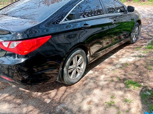 Чорний Хендай Соната, об'ємом двигуна 2 л та пробігом 246 тис. км за 8850 $, фото 2 на Automoto.ua