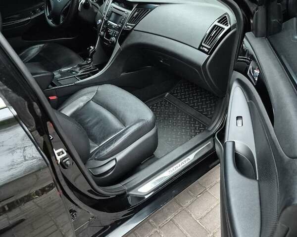 Чорний Хендай Соната, об'ємом двигуна 2.36 л та пробігом 242 тис. км за 9700 $, фото 11 на Automoto.ua