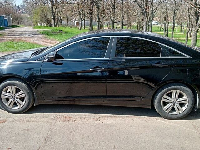 Чорний Хендай Соната, об'ємом двигуна 2 л та пробігом 246 тис. км за 8850 $, фото 1 на Automoto.ua