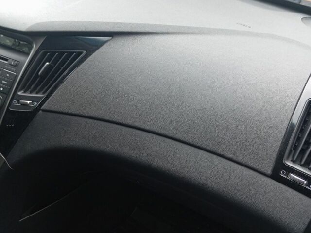 Черный Хендай Соната, объемом двигателя 2.4 л и пробегом 190 тыс. км за 10200 $, фото 17 на Automoto.ua