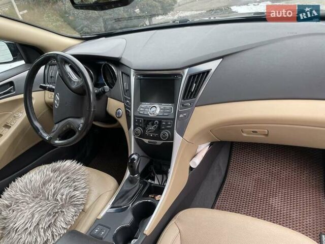 Черный Хендай Соната, объемом двигателя 2.36 л и пробегом 165 тыс. км за 10400 $, фото 12 на Automoto.ua