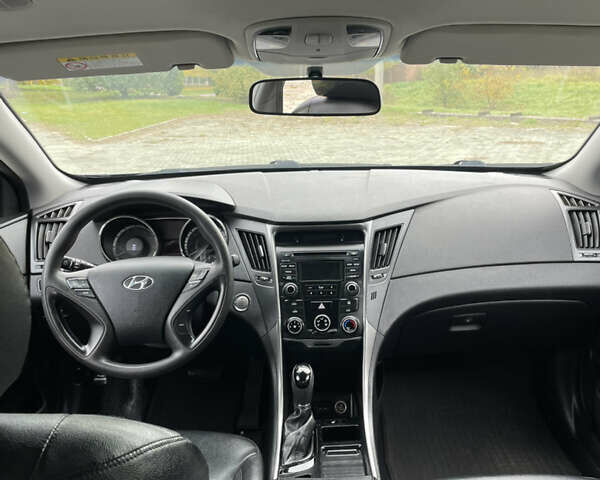 Черный Хендай Соната, объемом двигателя 2 л и пробегом 190 тыс. км за 7600 $, фото 44 на Automoto.ua