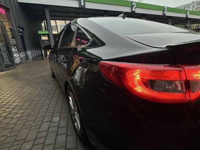 Черный Хендай Соната, объемом двигателя 2.4 л и пробегом 300 тыс. км за 9000 $, фото 5 на Automoto.ua