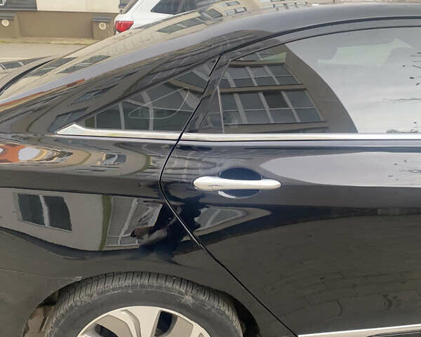 Чорний Хендай Соната, об'ємом двигуна 2.4 л та пробігом 208 тис. км за 11700 $, фото 1 на Automoto.ua