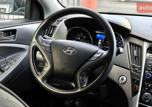 Черный Хендай Соната, объемом двигателя 2.4 л и пробегом 225 тыс. км за 10700 $, фото 16 на Automoto.ua