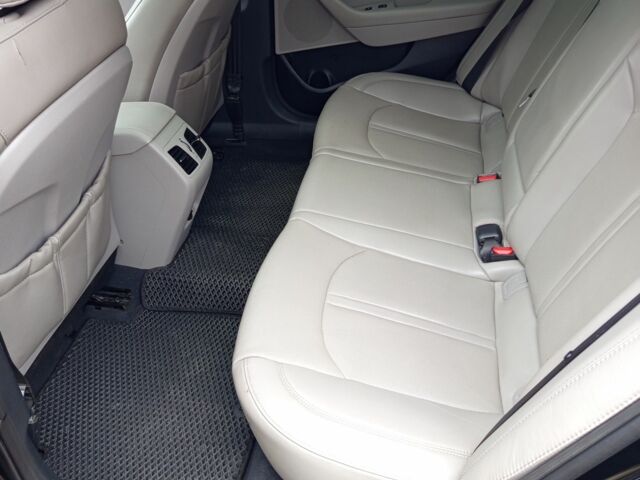 Чорний Хендай Соната, об'ємом двигуна 2.4 л та пробігом 137 тис. км за 10700 $, фото 5 на Automoto.ua