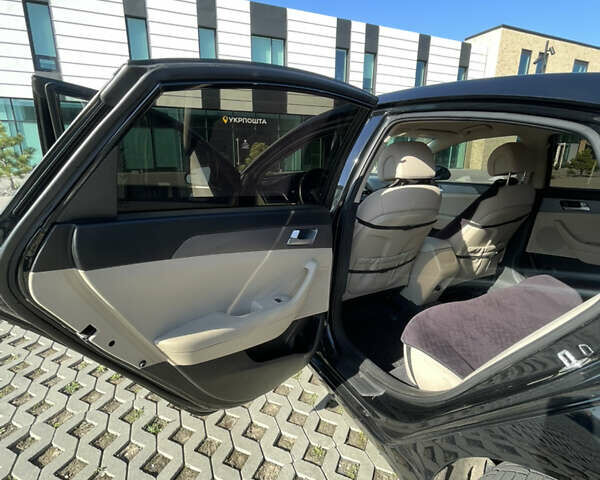 Чорний Хендай Соната, об'ємом двигуна 2.36 л та пробігом 135 тис. км за 10800 $, фото 12 на Automoto.ua