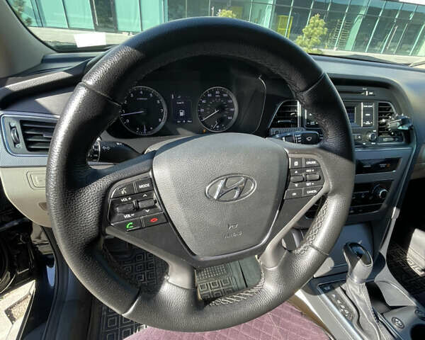 Чорний Хендай Соната, об'ємом двигуна 2.36 л та пробігом 135 тис. км за 10800 $, фото 10 на Automoto.ua